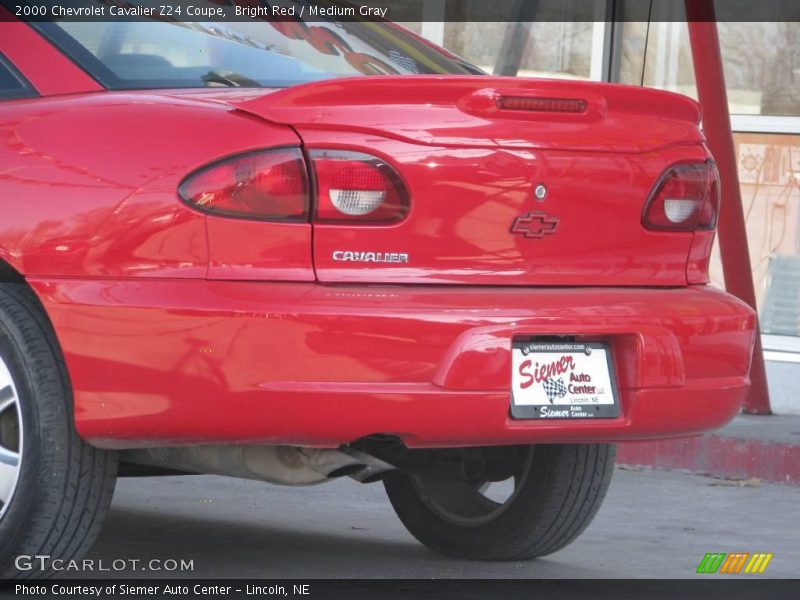 Bright Red / Medium Gray 2000 Chevrolet Cavalier Z24 Coupe