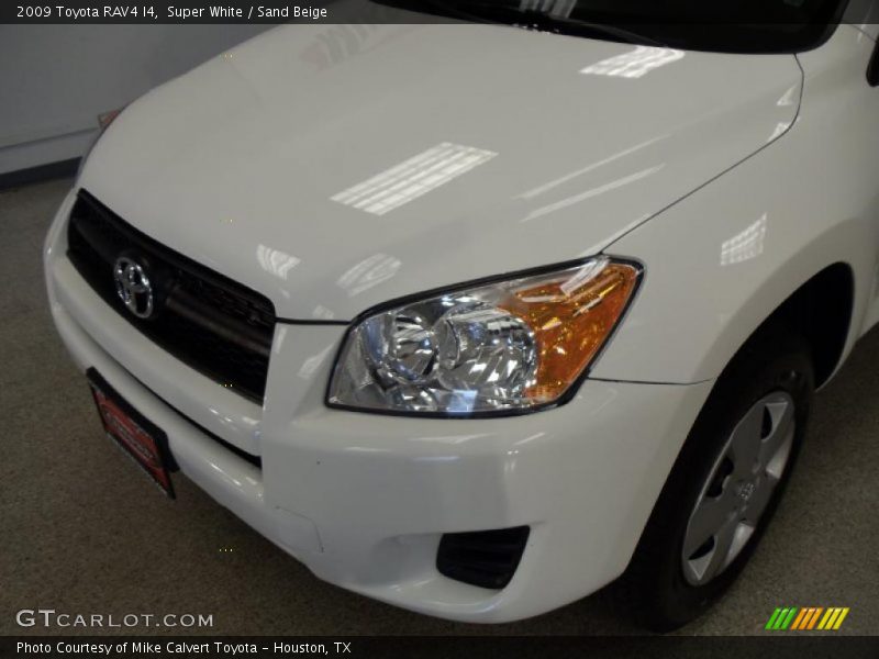 Super White / Sand Beige 2009 Toyota RAV4 I4