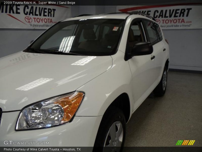 Super White / Sand Beige 2009 Toyota RAV4 I4