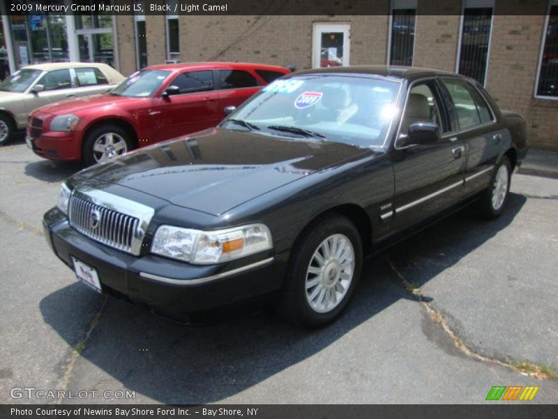 Front 3/4 View of 2009 Grand Marquis LS