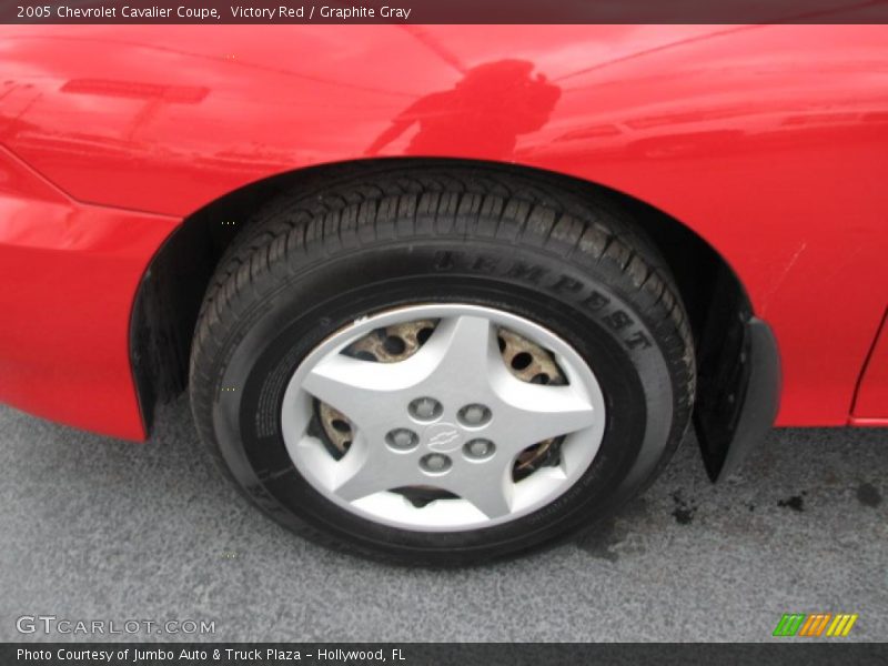 Victory Red / Graphite Gray 2005 Chevrolet Cavalier Coupe