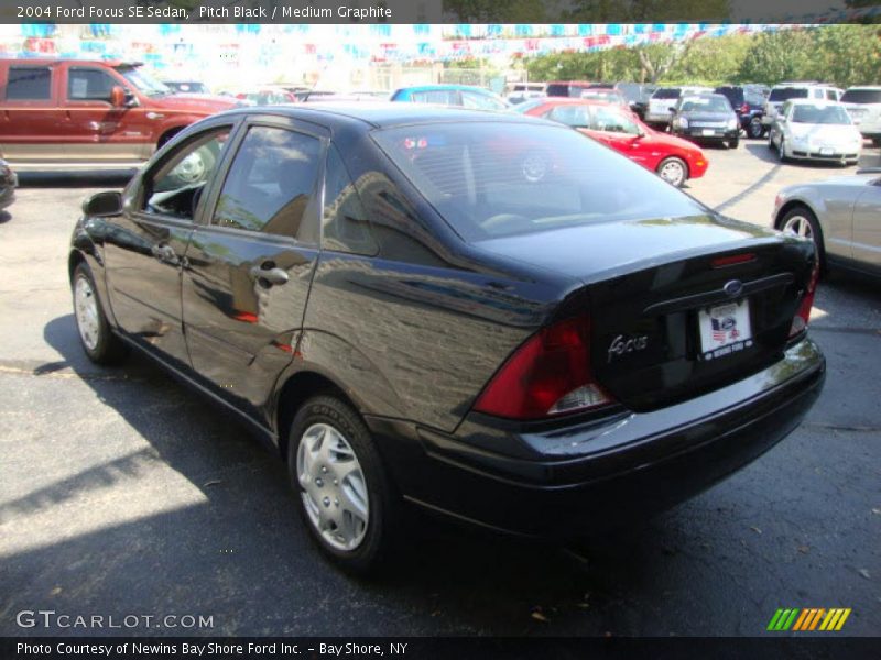 Pitch Black / Medium Graphite 2004 Ford Focus SE Sedan