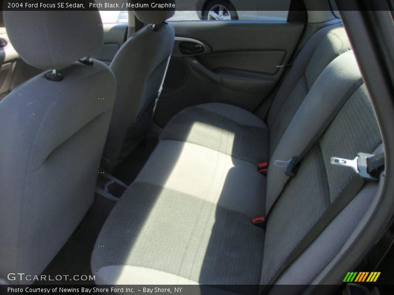  2004 Focus SE Sedan Medium Graphite Interior