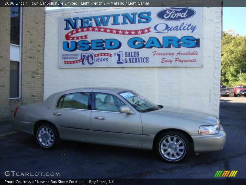 Light French Silk Metallic / Light Camel 2006 Lincoln Town Car Signature Limited