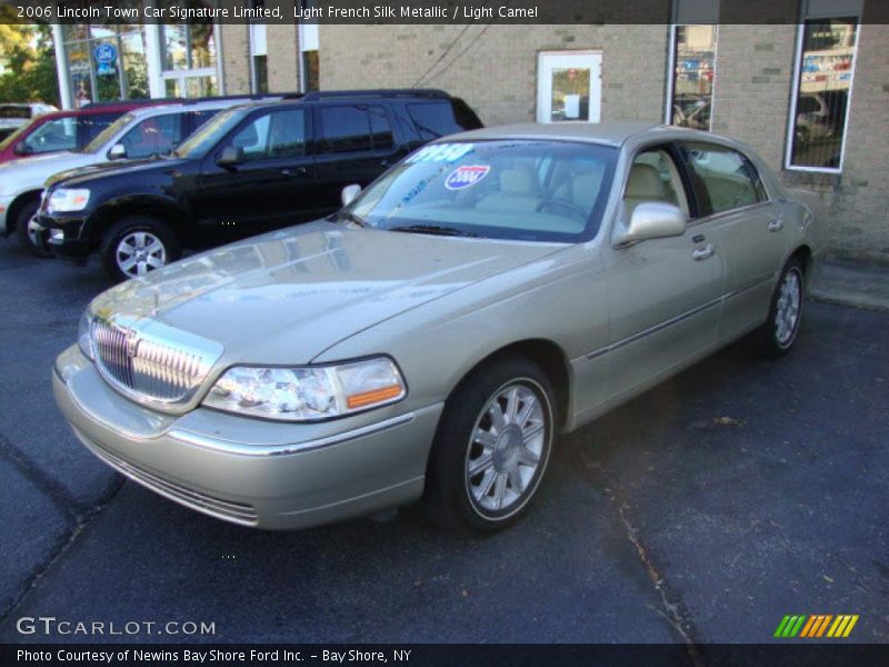 Light French Silk Metallic / Light Camel 2006 Lincoln Town Car Signature Limited