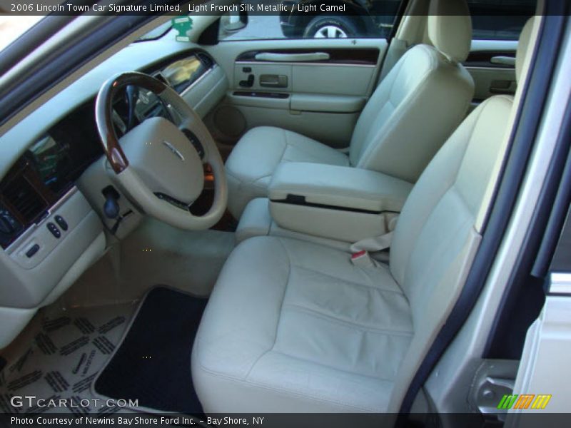 Light French Silk Metallic / Light Camel 2006 Lincoln Town Car Signature Limited