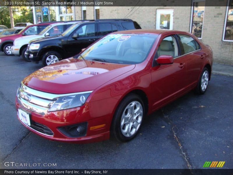 Front 3/4 View of 2010 Fusion SE