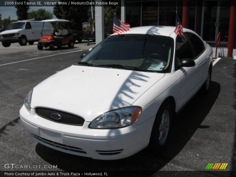 Vibrant White / Medium/Dark Pebble Beige 2006 Ford Taurus SE