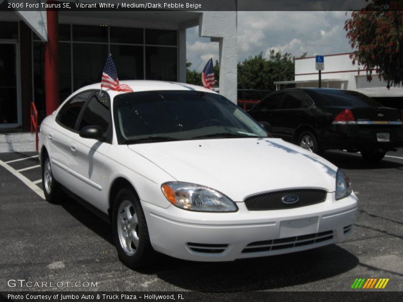 Vibrant White / Medium/Dark Pebble Beige 2006 Ford Taurus SE