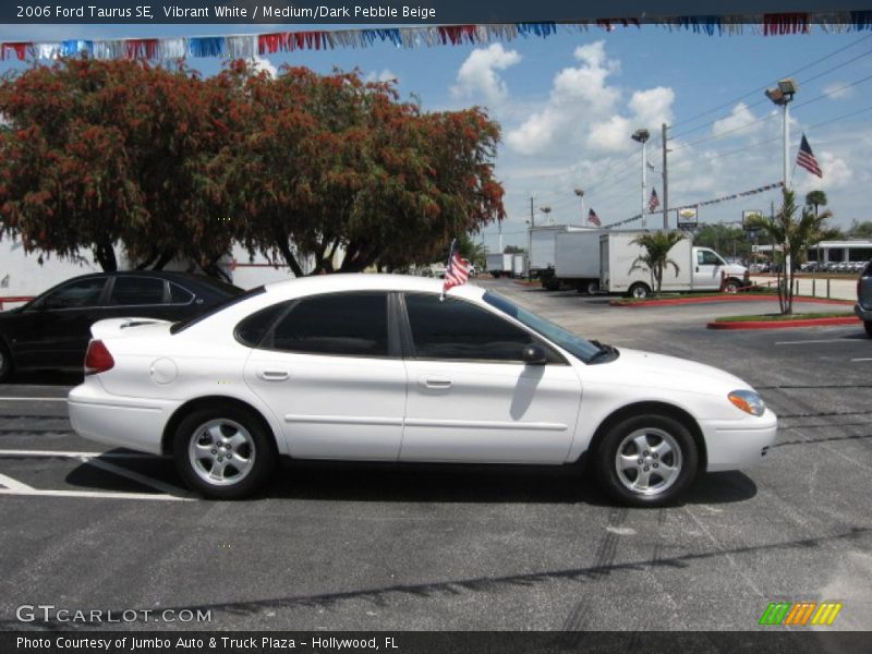 Vibrant White / Medium/Dark Pebble Beige 2006 Ford Taurus SE