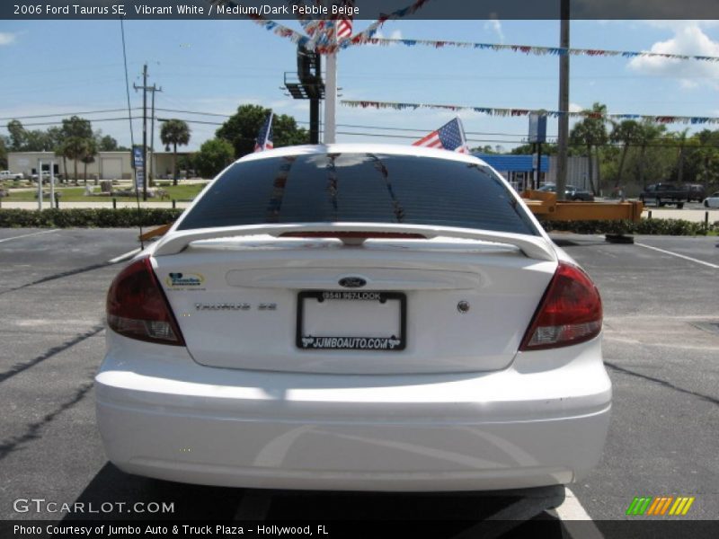 Vibrant White / Medium/Dark Pebble Beige 2006 Ford Taurus SE