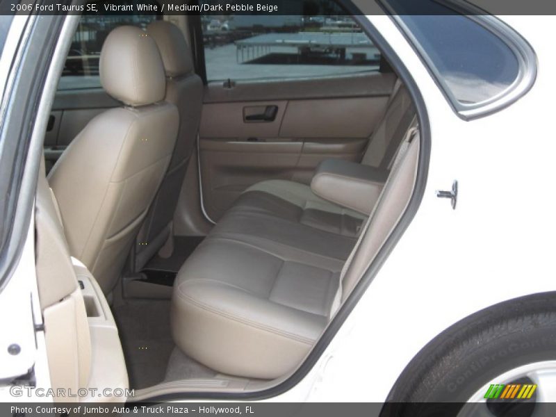 Vibrant White / Medium/Dark Pebble Beige 2006 Ford Taurus SE