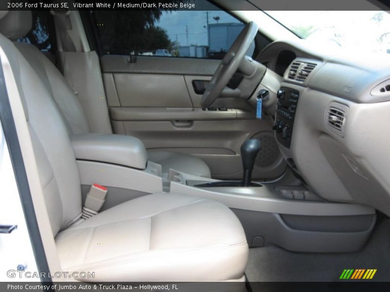 Vibrant White / Medium/Dark Pebble Beige 2006 Ford Taurus SE