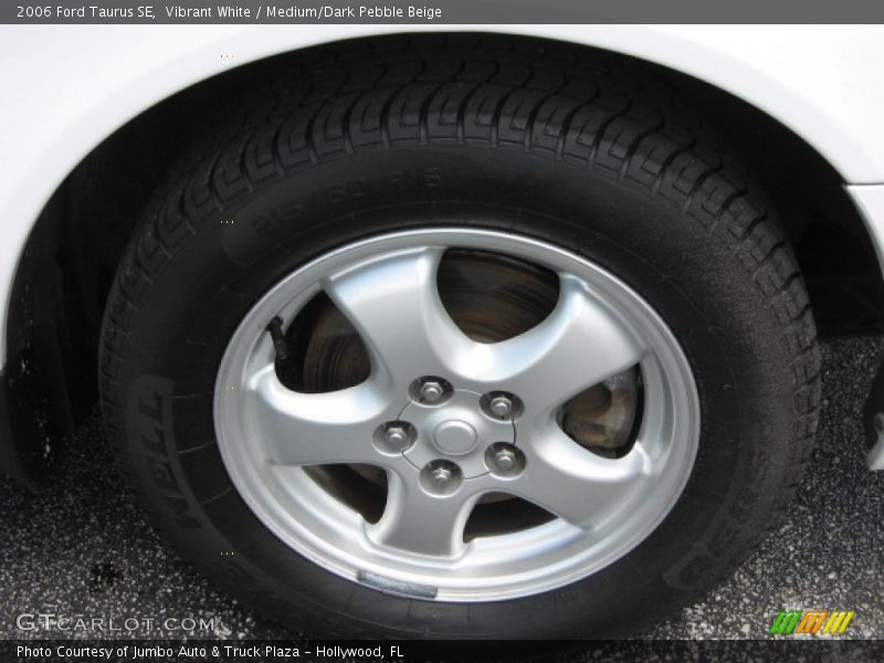Vibrant White / Medium/Dark Pebble Beige 2006 Ford Taurus SE