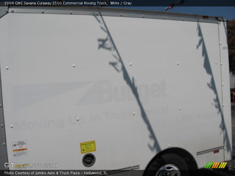 White / Gray 2004 GMC Savana Cutaway 3500 Commercial Moving Truck