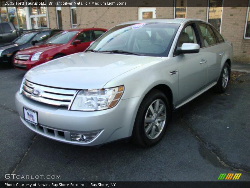 Front 3/4 View of 2009 Taurus SEL