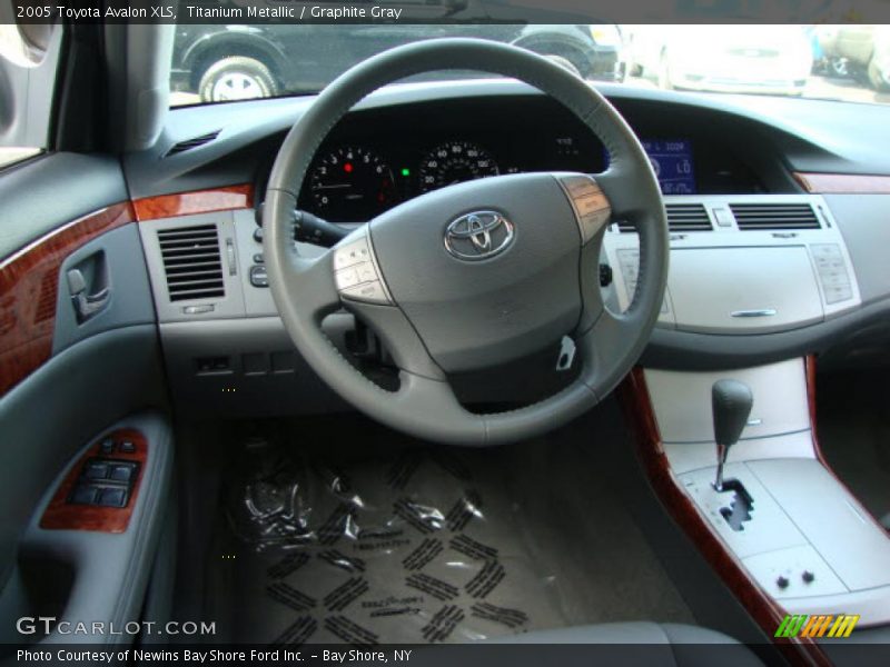 Titanium Metallic / Graphite Gray 2005 Toyota Avalon XLS