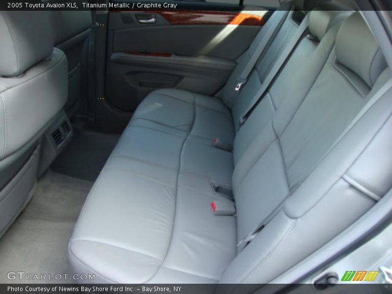 Titanium Metallic / Graphite Gray 2005 Toyota Avalon XLS