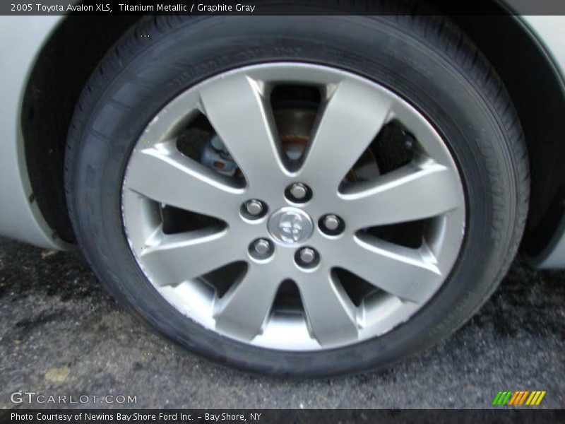 Titanium Metallic / Graphite Gray 2005 Toyota Avalon XLS