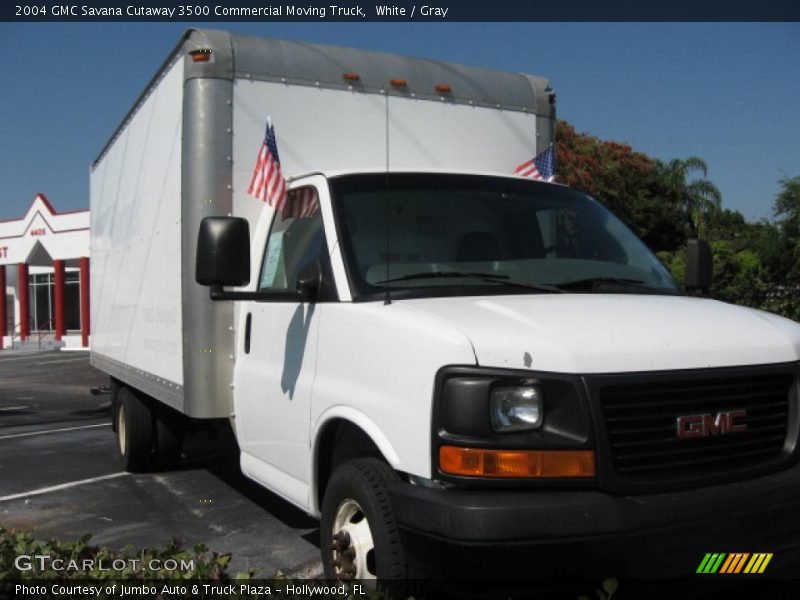 White / Gray 2004 GMC Savana Cutaway 3500 Commercial Moving Truck