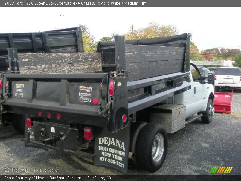 Oxford White / Medium Flint 2007 Ford F350 Super Duty SuperCab 4x4 Chassis