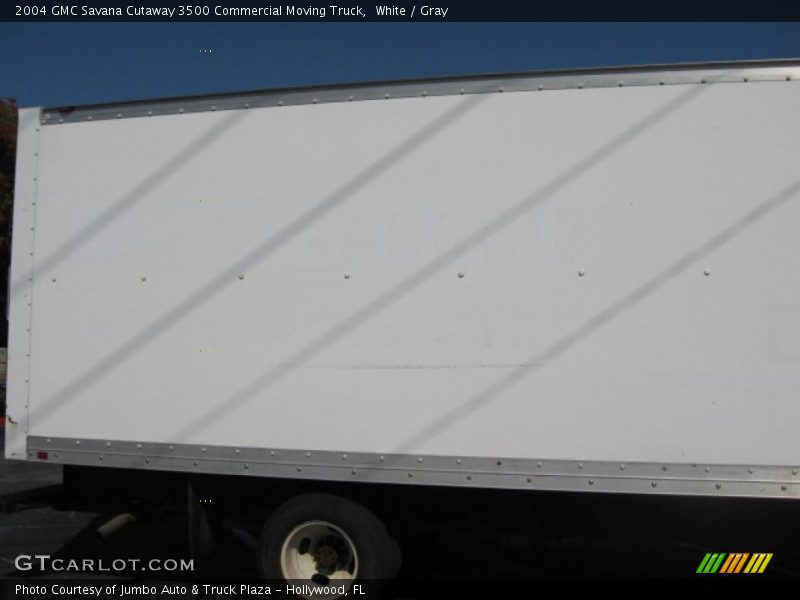 White / Gray 2004 GMC Savana Cutaway 3500 Commercial Moving Truck