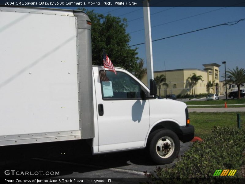 White / Gray 2004 GMC Savana Cutaway 3500 Commercial Moving Truck