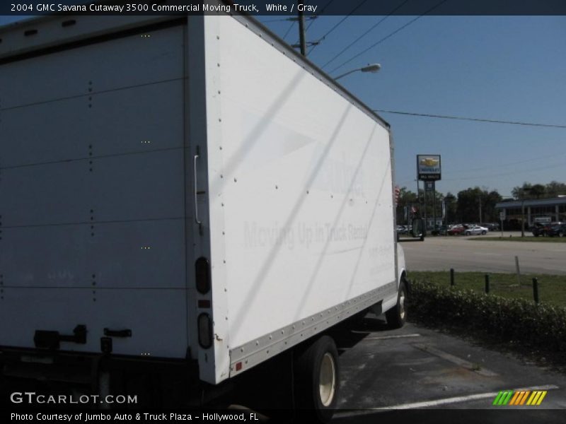 White / Gray 2004 GMC Savana Cutaway 3500 Commercial Moving Truck