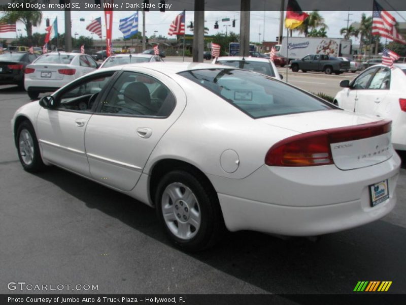  2004 Intrepid SE Stone White
