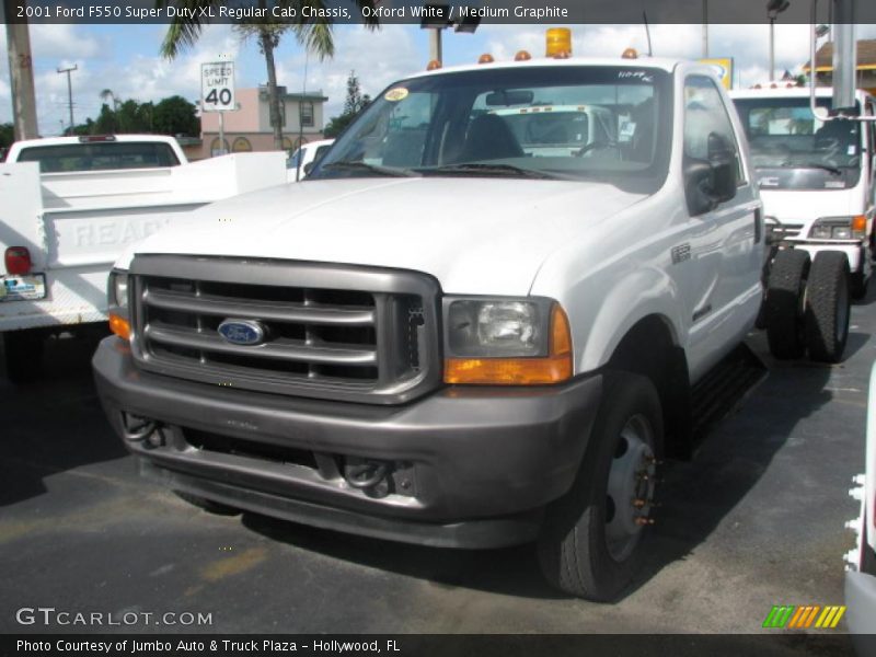 Oxford White / Medium Graphite 2001 Ford F550 Super Duty XL Regular Cab Chassis