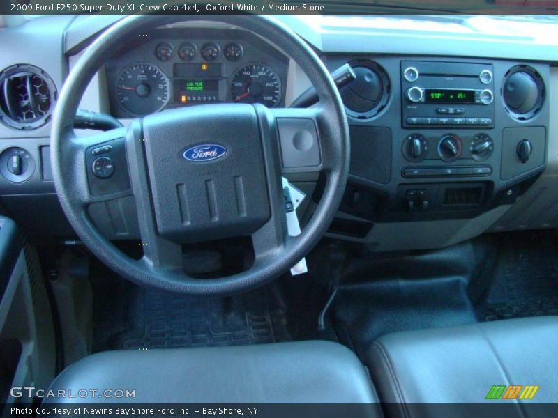 Dashboard of 2009 F250 Super Duty XL Crew Cab 4x4