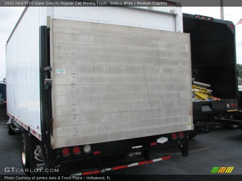 Oxford White / Medium Graphite 2002 Ford F550 Super Duty XL Regular Cab Moving Truck