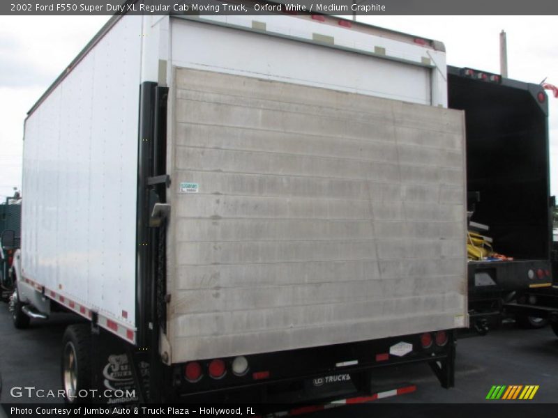 Oxford White / Medium Graphite 2002 Ford F550 Super Duty XL Regular Cab Moving Truck