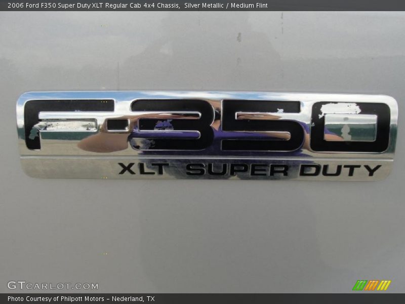  2006 F350 Super Duty XLT Regular Cab 4x4 Chassis Logo