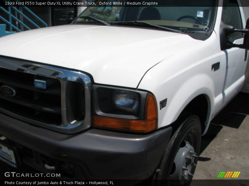 Oxford White / Medium Graphite 1999 Ford F550 Super Duty XL Utility Crane Truck
