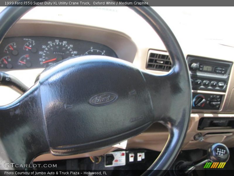 Oxford White / Medium Graphite 1999 Ford F550 Super Duty XL Utility Crane Truck