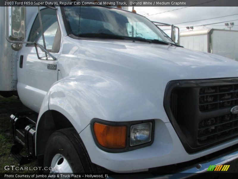 Oxford White / Medium Graphite 2003 Ford F650 Super Duty XL Regular Cab Commerical Moving Truck
