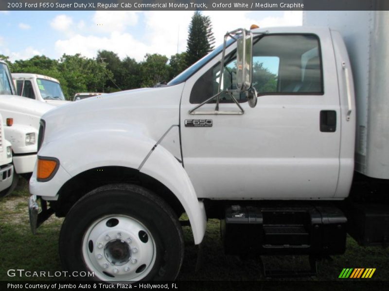 Oxford White / Medium Graphite 2003 Ford F650 Super Duty XL Regular Cab Commerical Moving Truck