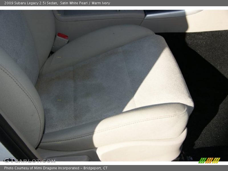 Satin White Pearl / Warm Ivory 2009 Subaru Legacy 2.5i Sedan