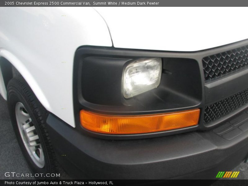 Summit White / Medium Dark Pewter 2005 Chevrolet Express 2500 Commercial Van