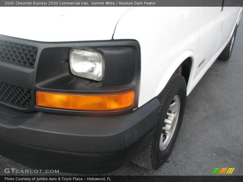 Summit White / Medium Dark Pewter 2005 Chevrolet Express 2500 Commercial Van