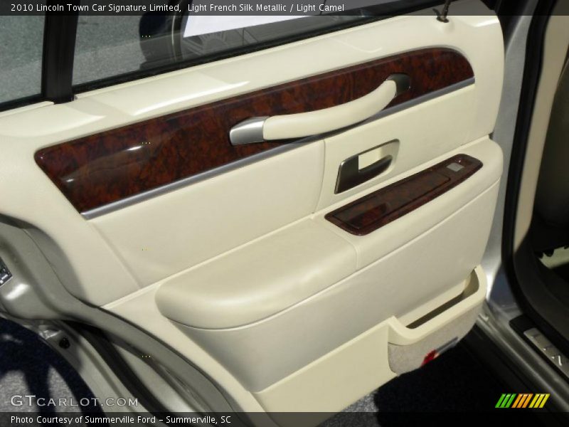 Door Panel of 2010 Town Car Signature Limited