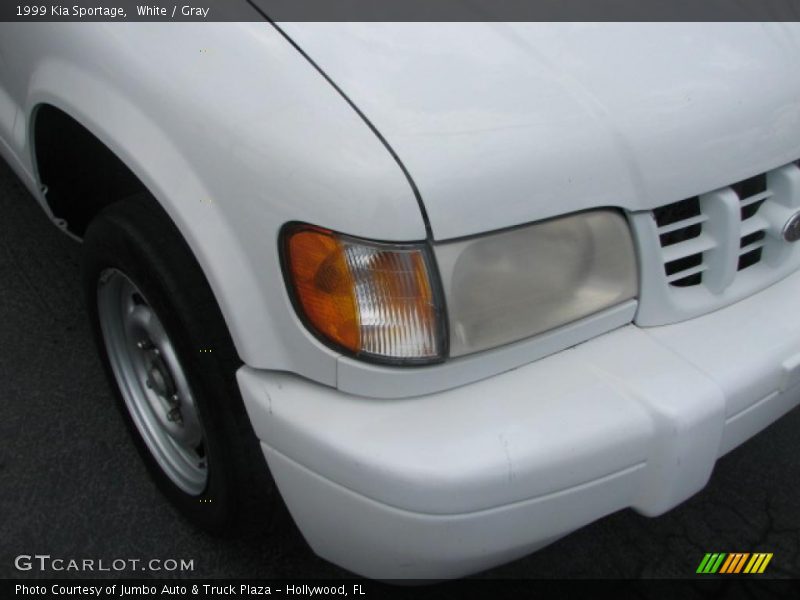 White / Gray 1999 Kia Sportage
