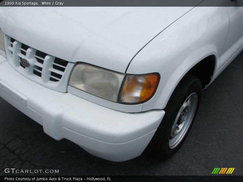 White / Gray 1999 Kia Sportage