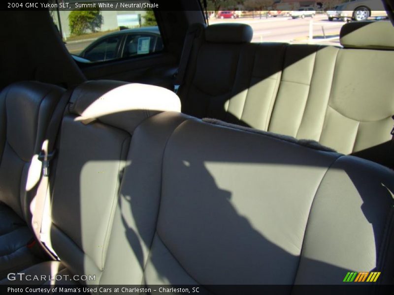 Summit White / Neutral/Shale 2004 GMC Yukon SLT