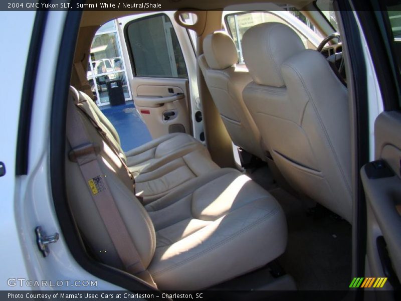 Summit White / Neutral/Shale 2004 GMC Yukon SLT