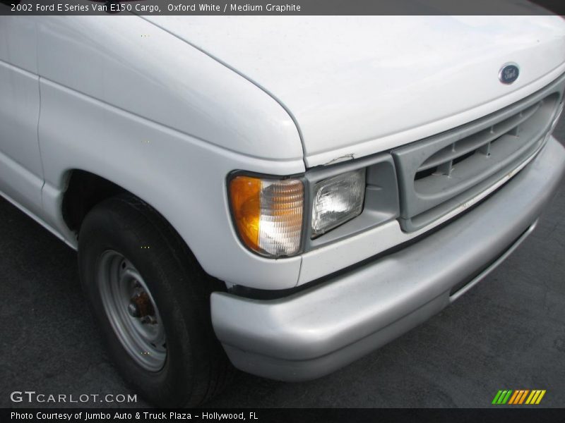 Oxford White / Medium Graphite 2002 Ford E Series Van E150 Cargo