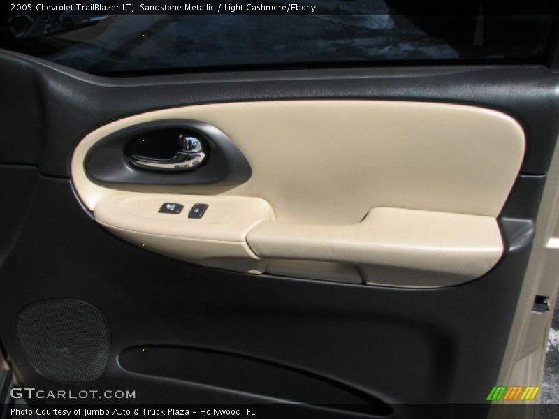 Sandstone Metallic / Light Cashmere/Ebony 2005 Chevrolet TrailBlazer LT