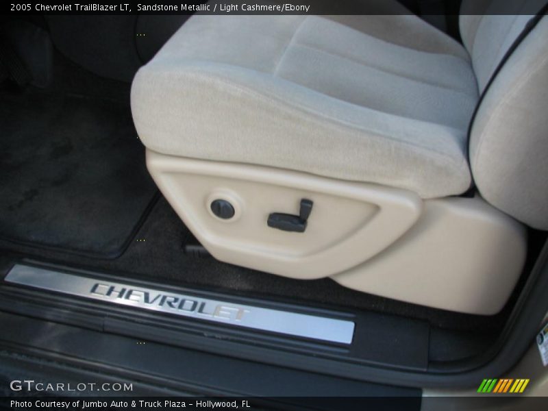 Sandstone Metallic / Light Cashmere/Ebony 2005 Chevrolet TrailBlazer LT