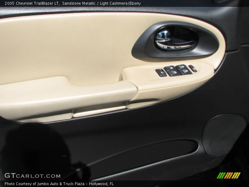 Sandstone Metallic / Light Cashmere/Ebony 2005 Chevrolet TrailBlazer LT